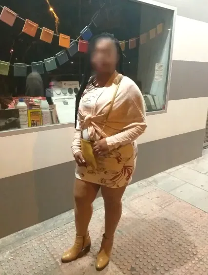 Amber, 25