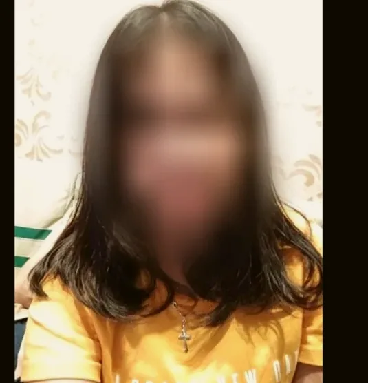 Anouk, 27