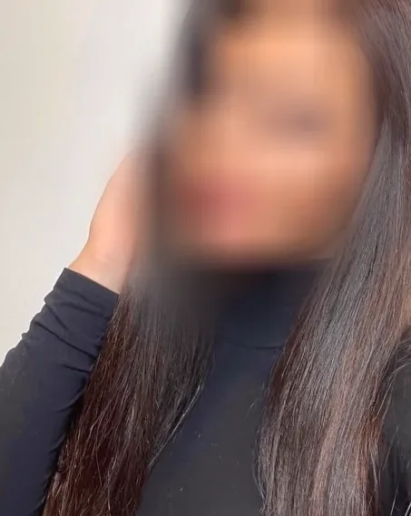 Bouchra, 28