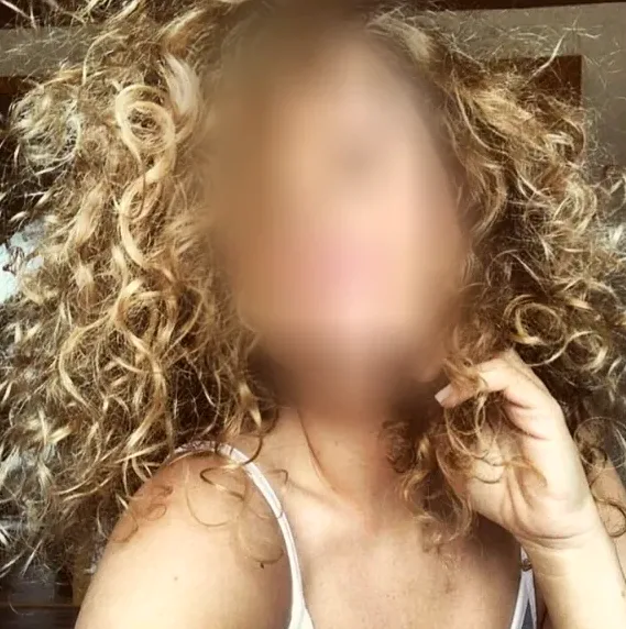 Daphne, 25