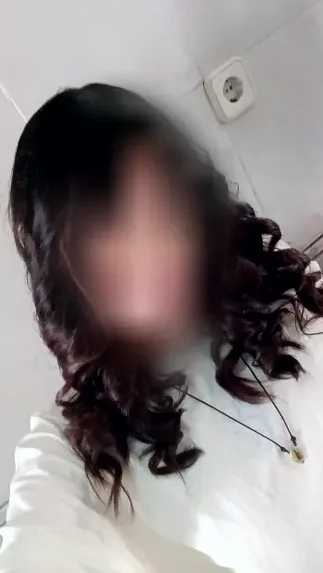 Elif, 18