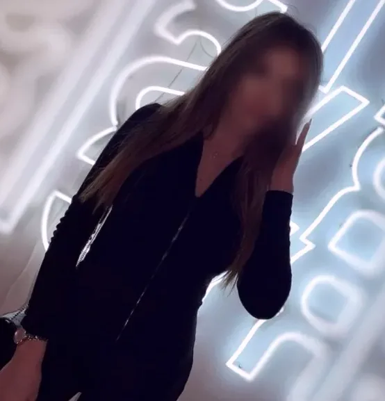 Fleur, 32