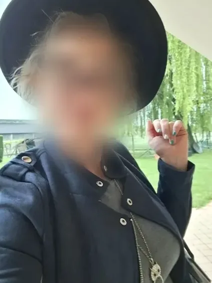 Lotte, 33
