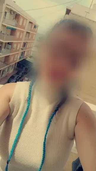 Manon, 32
