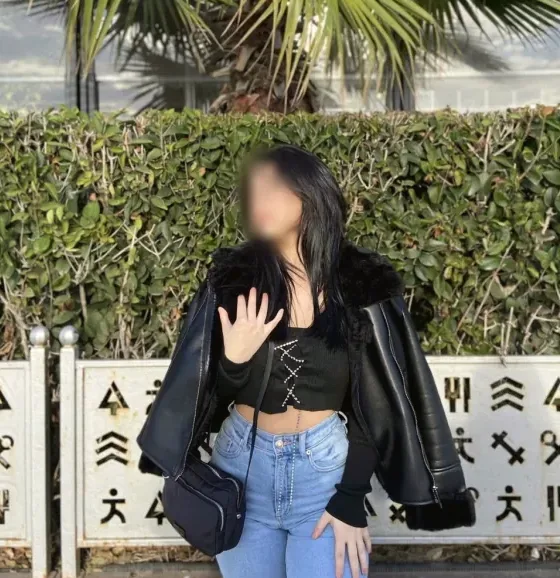 Nina, 19