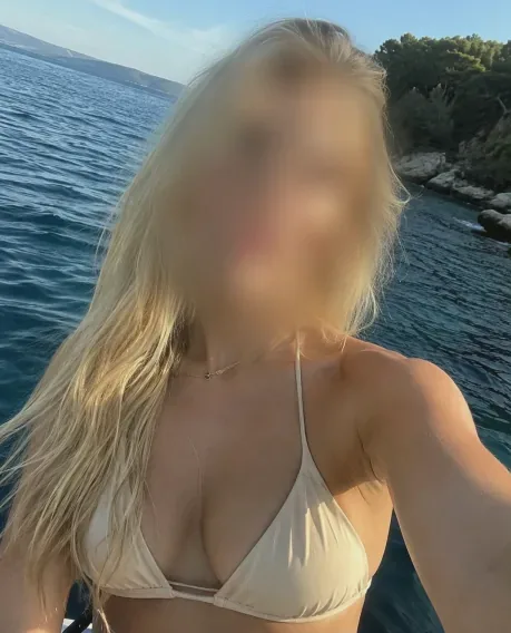 Sandra, 27