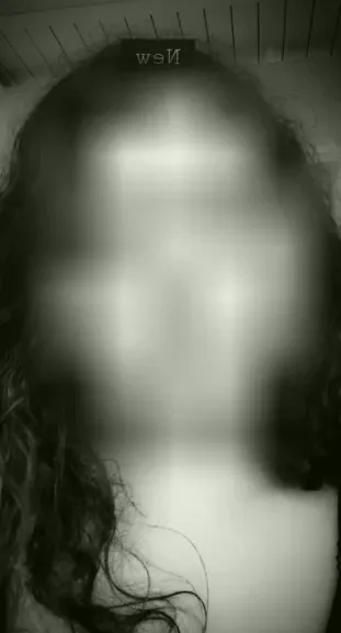Zeynep, 21